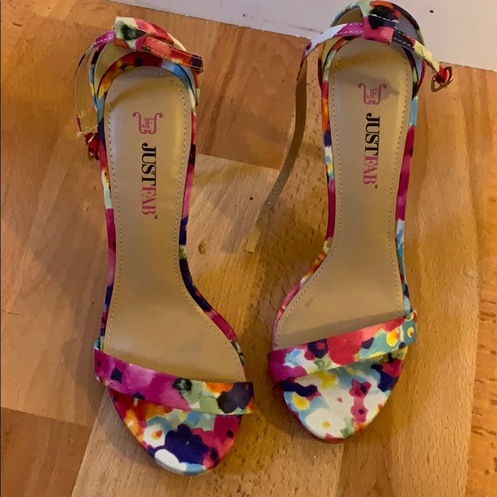 Just Fab Floral High Hilo’s